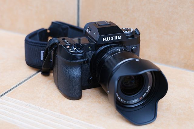 富士フイルム FUJIFILM X-H2 XF16-80mmレンズキット 価格比較