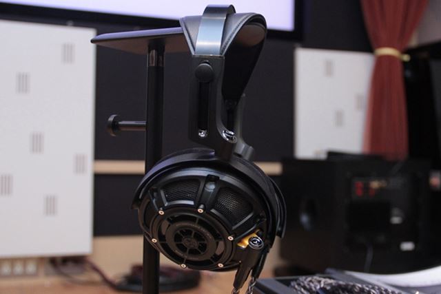 ���ʋ쓮�Ȃ�ł͂̒Ǐ]���I ���}�n���̍����w�b�h�z���uYH-5000SE�v