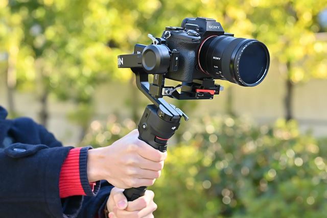 �l�C�̏��^�E�y�ʃW���o���uDJI RS 3 Mini�v���r���[�I ���C�g���[�U�[�ɂ҂�����̗Ǖi