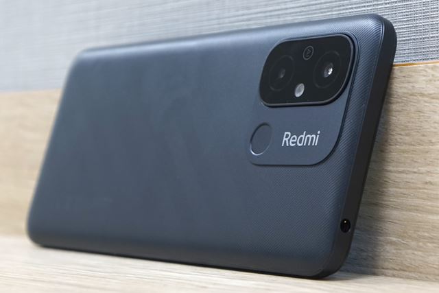 シャオミの低価格スマホ「Redmi 12C」は前機種からどう変わった？ 扱いやすいシングルカメラに注目