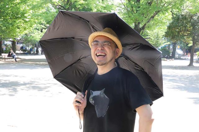 遮光率99.99%のファン付き爽快日傘「折りたたみファンブレラ」で猛暑に勝つ!