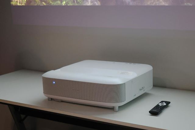 EPSON EH-LS650W ホームプロジェクター dreamio ホワイト EPSON EH-LS650W ホームプロジェクター dreamio ホワイト