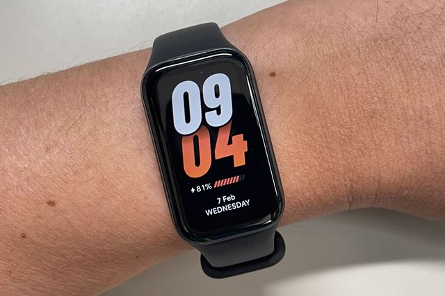 3,000�~��Ŏ�ɓ��钴�R�X�p���f���I �uXiaomi Smart Band 8 Active�v���r���[