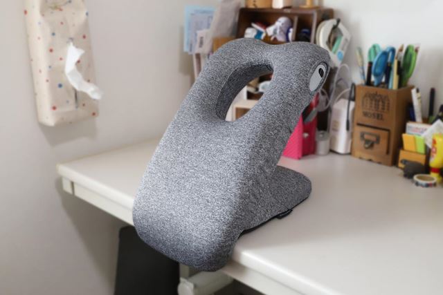 “デスクで突っ伏し寝”の寝心地が激変! 「昼寝専用枕」で午後の眠気がスッキリ