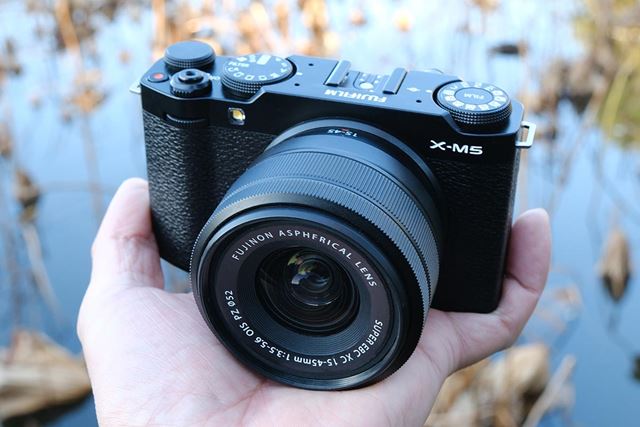 富士フイルム FUJIFILM X-M5 XC15-45mmレンズキット 価格比較