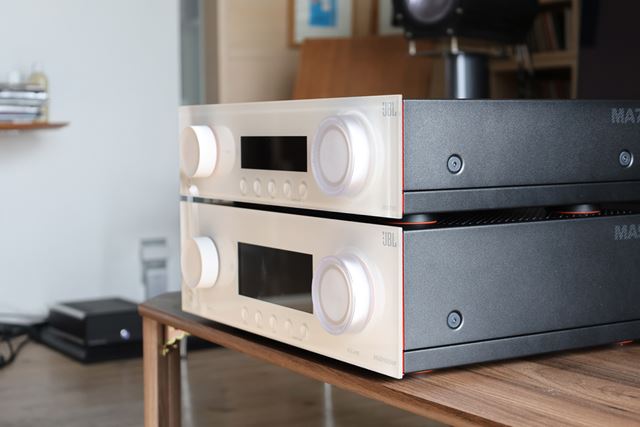 �����͂ǂ��Ȃ̂��H JBL��AV�A���v��^���ɒ����Ă݂�