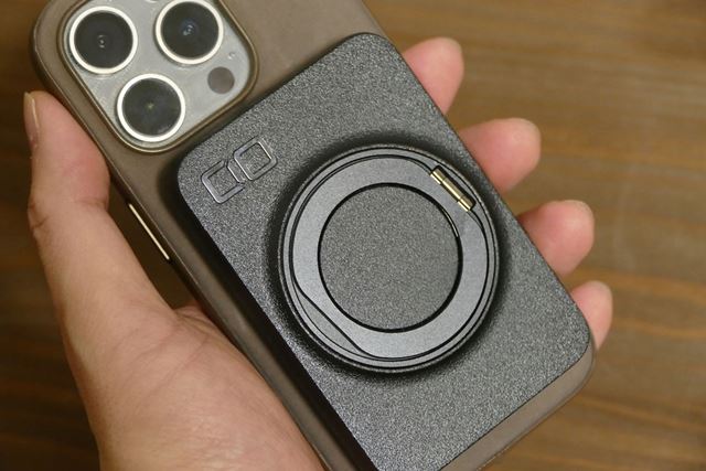 iPhone���[�U�[�v�`�F�b�N�I �����O�t��MagSafe�Ή����o�C���o�b�e���[�𔃂��Ă݂�