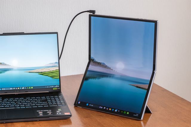 17.3�^�����̃T�C�Y��!? �܂肽���߂�|�[�^�u�����j�^�[ASUS�uZenScreen Fold OLED�v