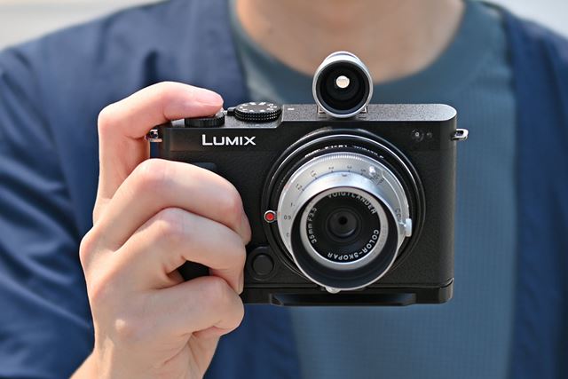 �g���ۂ̌i�F�h��`���v�����I �uLUMIX S9�v�ƊO�t��OVF�Ŗ��키�ɏ�̃X�i�b�v�B�e