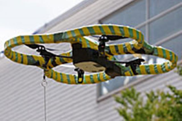 値下ビーバップドローン スカイコントローラーセットPF725142 Parrot Bebop Drone スカイコントローラーセット PF72514 取扱