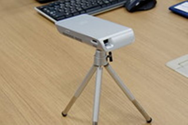 キヤノンから169gの小型・軽量モバイルプロジェクター「C-5」が登場