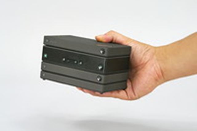 �uThinkPad Stack�v�͏d�˂Ďg���X�O�����m�I �X�}�z��^�u���b�g�ł��g����