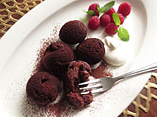 たこ焼き器で簡単! バレンタインにぴったりなひとくちフォンダンショコラ