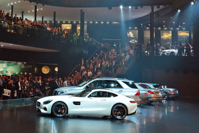 �u�t�����N�t���g���[�^�[�V���[2015�v�Ō������g�����̃N���}�h�̎p