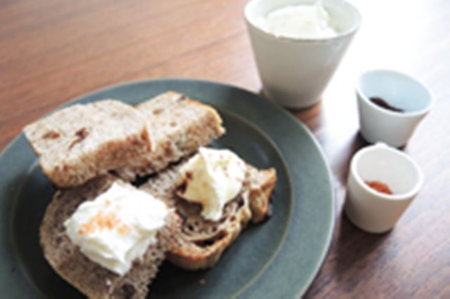 ホームベーカリー1台で作るフレッシュチーズ&くるみとドライフルーツのパン