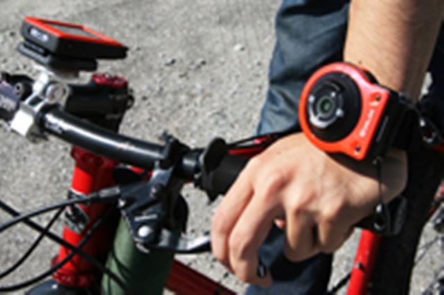 �J�����ƃ��j�^�[�������J�V�I�uEX-FR10�v�́g���R�ȎB�e�h���Ăǂ�Ȃ��́H