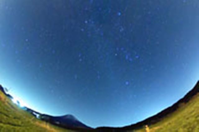 �i������360�x�J�����uTHETA S�v�Ő�����B�e���Ă݂�