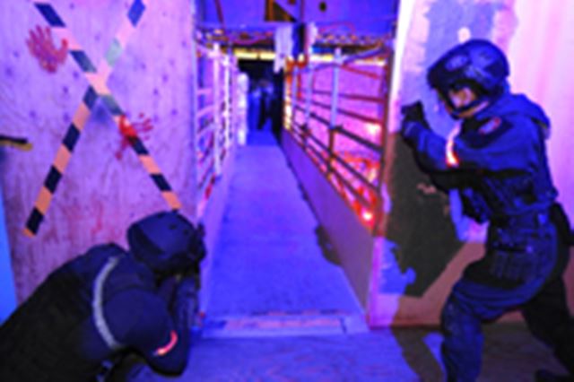 �t�B�[���h���Ƀ]���r���ˑR�����!? ���|�̃R���{�C�x���g���J�Ò�