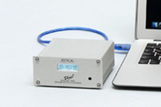 M2TECH��USB DAC�uEvo DAC Two Plus�v�ɐ�p�N���b�N�����Ē����Ă݂��I