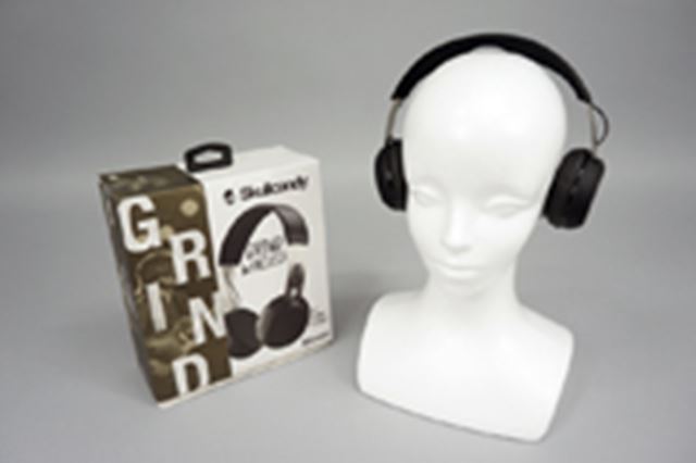 ���i�g���Ƀs�b�^����Skullcandy��Bluetooth�w�b�h�z���uGRIND Wireless�v