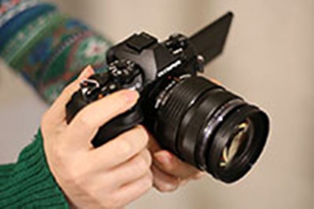 �V���b�^�[�X�s�[�h2�b�ł��u���Ȃ�!?�@�b��́uOM-D E-M1 Mark II�v�̃{�f�B����Ԃ�␳�������Ă݂�