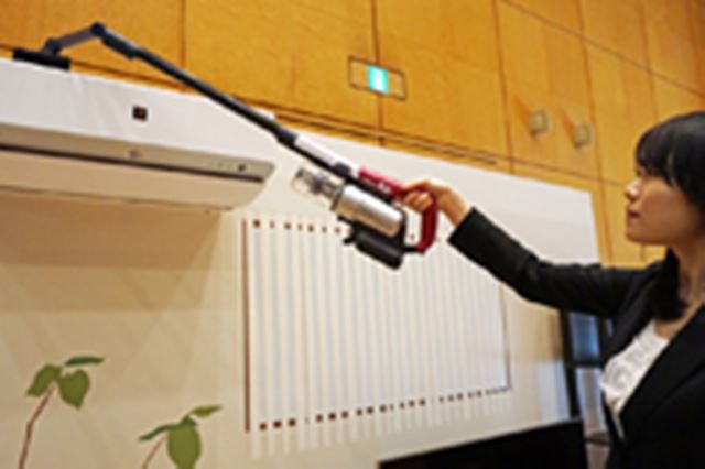 驚きの軽さ! 重量1.5kgのコードレススティック掃除機「ラクティブ エア」に感動