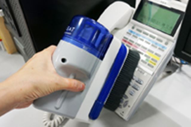 デスクまわりのホコリがヤバイ! キングジム「スミサット」の“掃除力”を調査