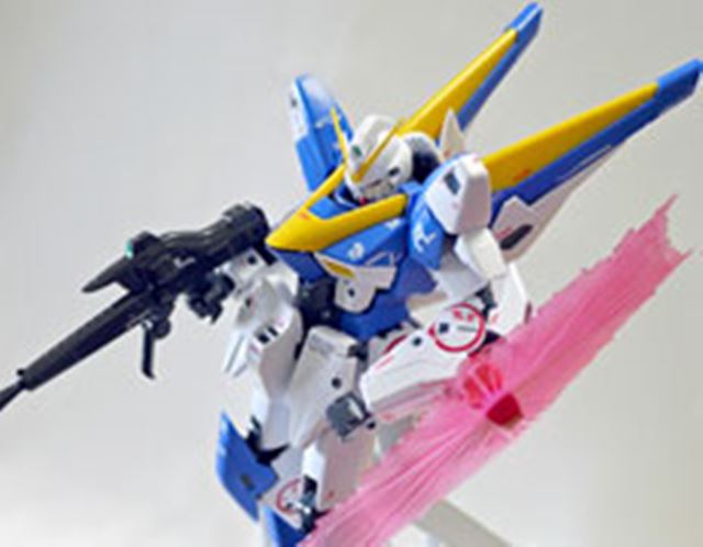 不可能が可能に。V2ガンダムの変形機構を再現したガンプラ誕生