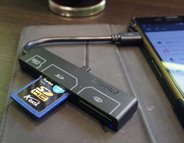 パソコンいらず! スマホに直接データを移せるカードリーダー