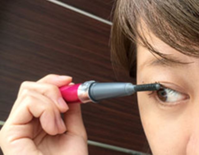 まつげカールアップ! 回転するホットビューラーがスゴい