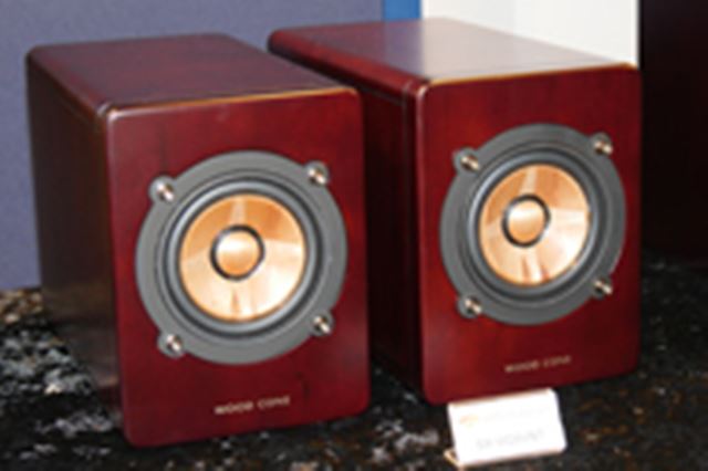 J V C スピーカーシステム　ＳＸ－Ｗ D9V N T 専用スピーカー台付き 経年木材の音質向上効果を付加する“人工熟成響棒”を採用した