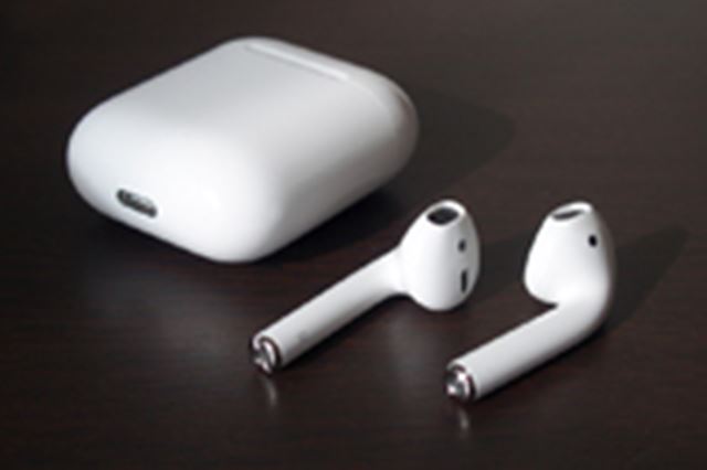 イヤホン Apple AirPods Amazon.com: Apple AirPods Wireless Ear Buds, Bluetooth