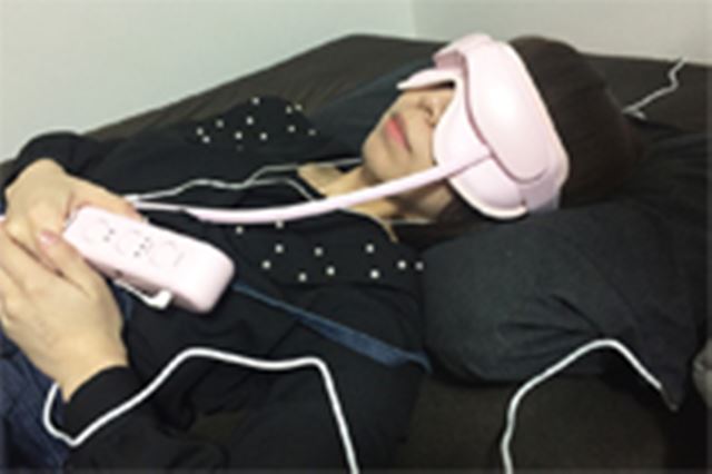 疲れ目スッキリ! 目もと専用のマッサージ器が気持ちイイ♪