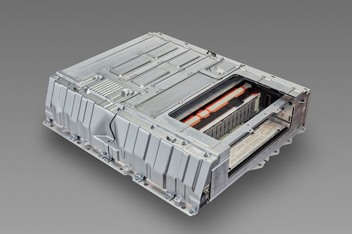 ヂf2{̗eʂƂȂ8.8kWh̃`ECIdr𓋍ځBEVs68.2km܂ŐLт