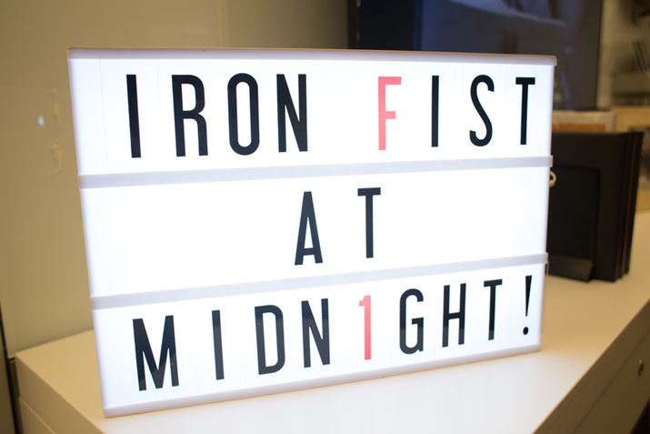 uMarvel ACAEtBXgv̐EzM䗠|[g