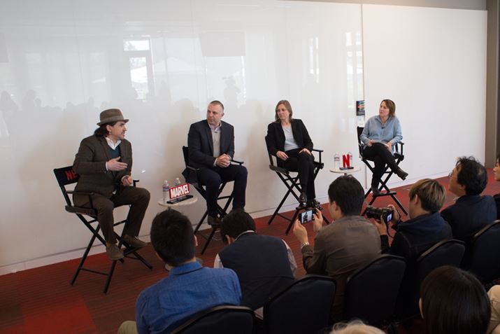 Netflixƃ}[xEX^WI̐ʂC^r[