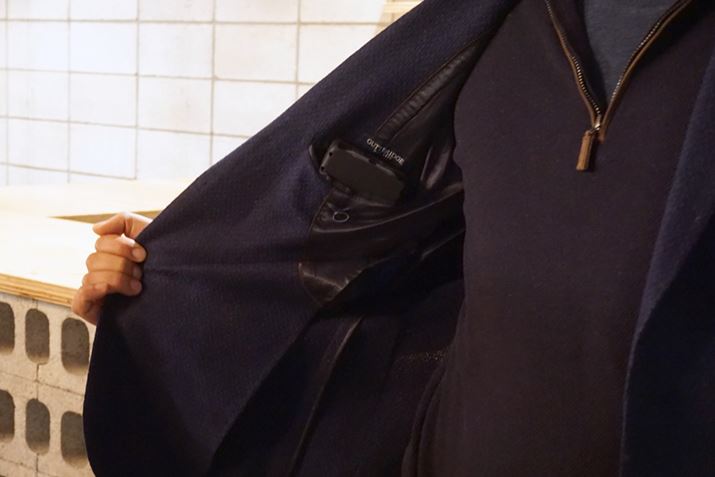 iPhoneƖ{@[uPower casev́AWPbg̓|Pbgɂ܂TCY