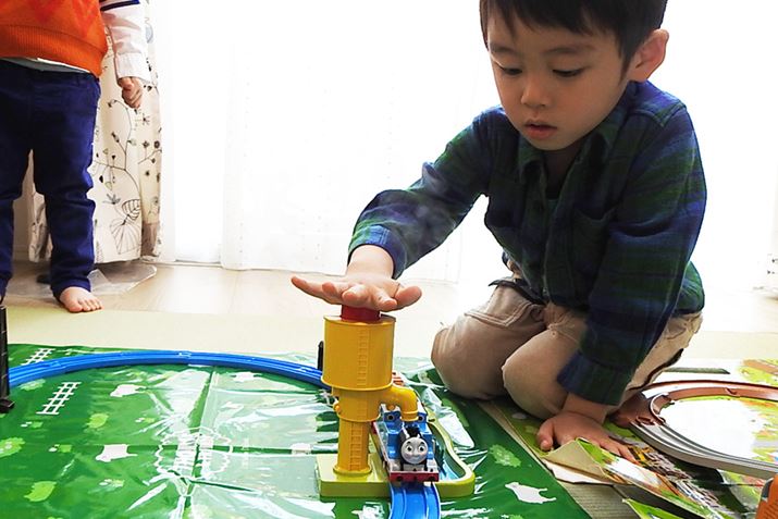 �g�[�}�X�ԗ��ɋ����B�Ԃ��{�^����1�񉟂��Ɓc�c