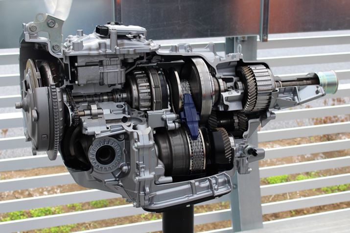 �g�����X�~�b�V�����͑S�O���[�h��CVT�́u���j�A�g���j�b�N�v�ƂȂ��Ă���