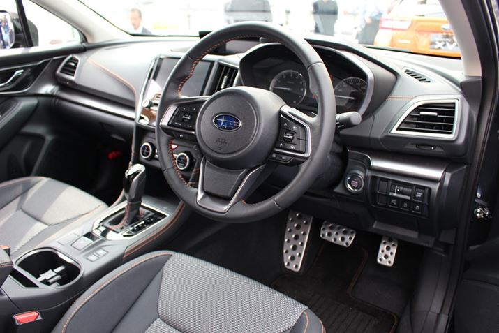 �_�b�V���{�[�h�܂��̓C���v���b�T�Ƃقڋ��ʁB���_���������ʂ����悢�̂ŎԂ̃T�C�Y�������݂₷��