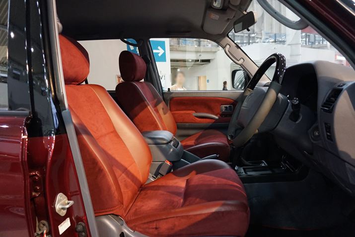 uCOLOR BOMBṽCeÁAGNXeAɕȂCpNĝAIW̃U[łǂ