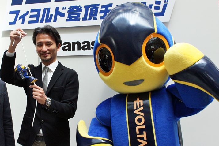 G{^݂̐̐eA{bgNG[^[̍q񂪁uG{^ NEOv݌vEJ