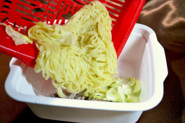 Ԃe킩Hނ𔒂eɈڂāc