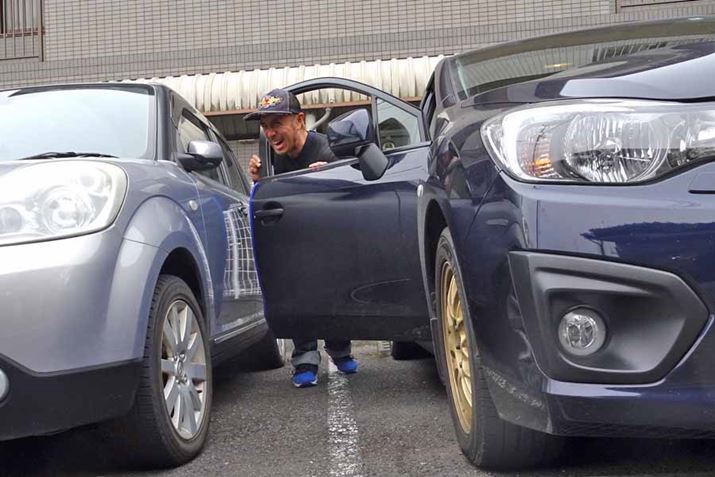 �ׂ̎ԂƂ̃X�y�[�X�������h�A���J���ɂ�����ԁc�݂Ȃ�������o�������邩�Ǝv���܂�