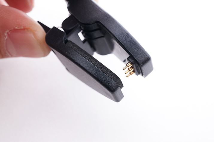 Е͐΂݌`ɂȂĂA3s̃RlN^IoĂ܂