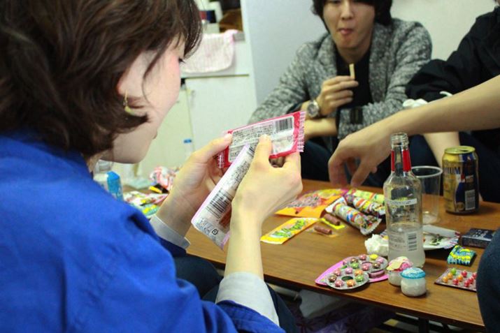 ʉَq̐V[ł낢̂TĂ݂c