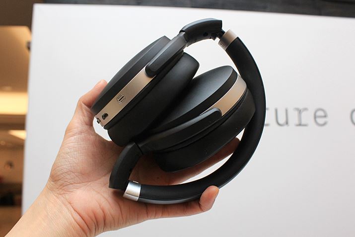 {̏dʂ͖225gBRpNgɐ܂肽Ŏ^ԂƂł