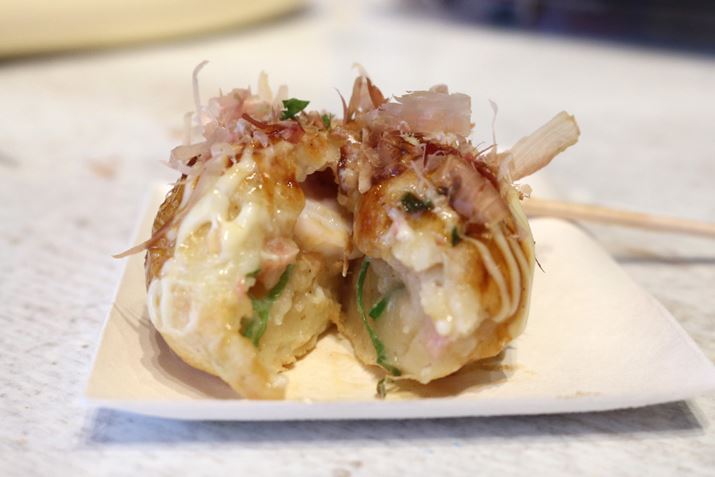 ���H���Ă݂�ƁA�O�͂�����ƁA���͂Ƃ��Ƃ��炩�ŗ��z�I�ȏĂ��オ��