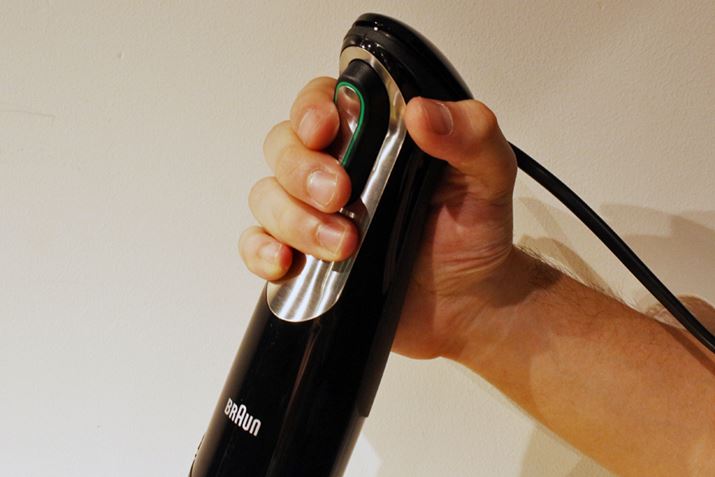 �n���h�������ɂ���{�^���ŉ�]�X�s�[�h��ύX�B������ɂ���āA���i�K�ő����������ł��܂�