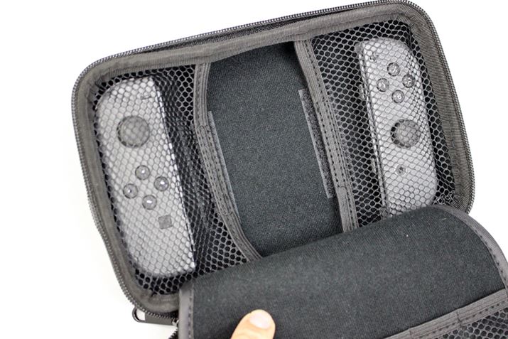 Joy-Con̓bVfނ̃|PbgɎ[BJoy-Con1䂸[Ă܂Xy[X]ĂAȂꂻł